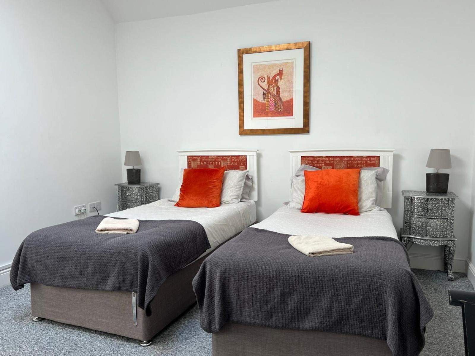 Premium Apartments Thatcham Broadway Exteriör bild
